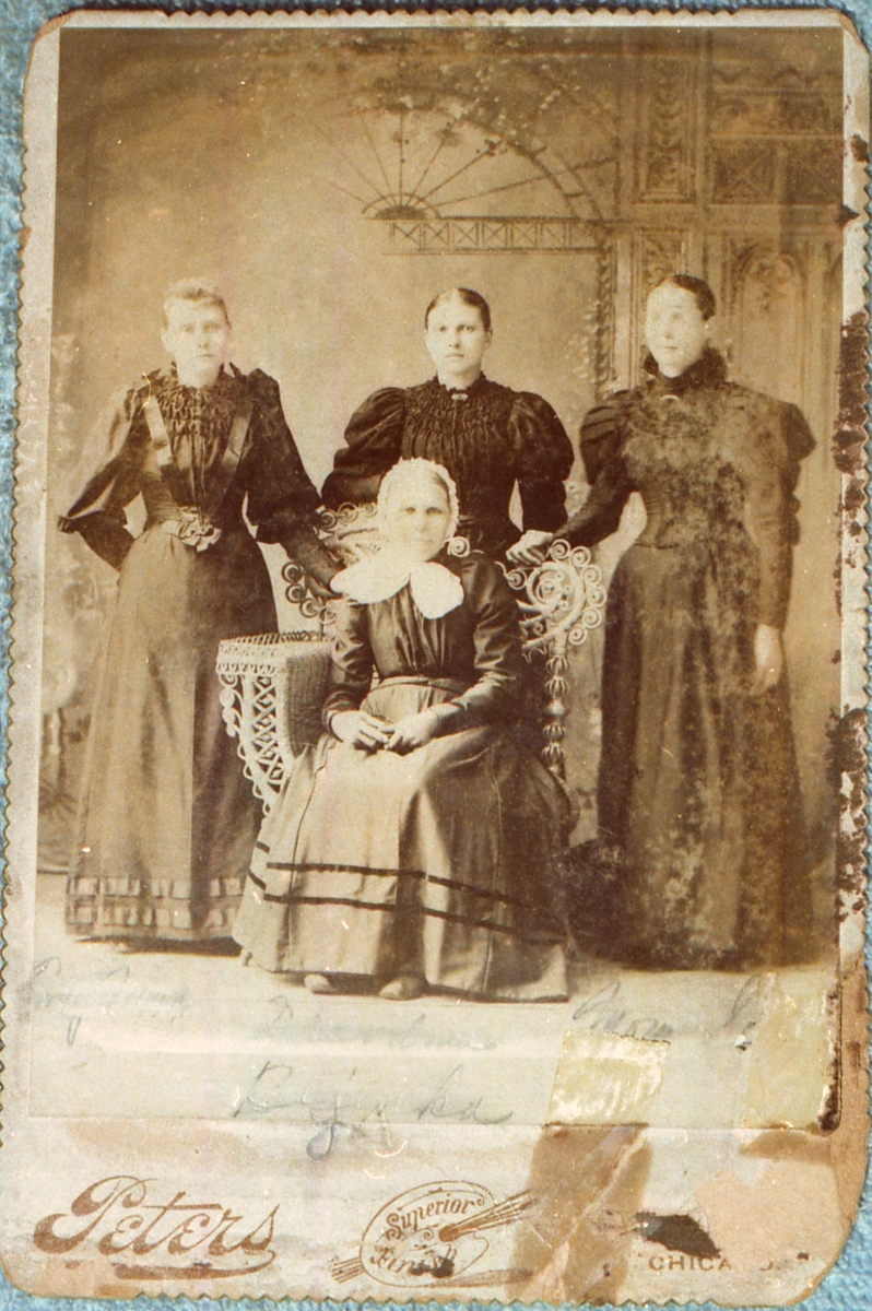 1895 Frances (Bejenka) Polek and her sisters and mother-small.jpg
