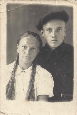 1 - 1942 - Grandad age 17 - letter notes with mom's sister.jpg