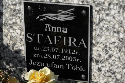 Stafira Jozef and Anna close up Piekielnik Cemetery 2009.jpg